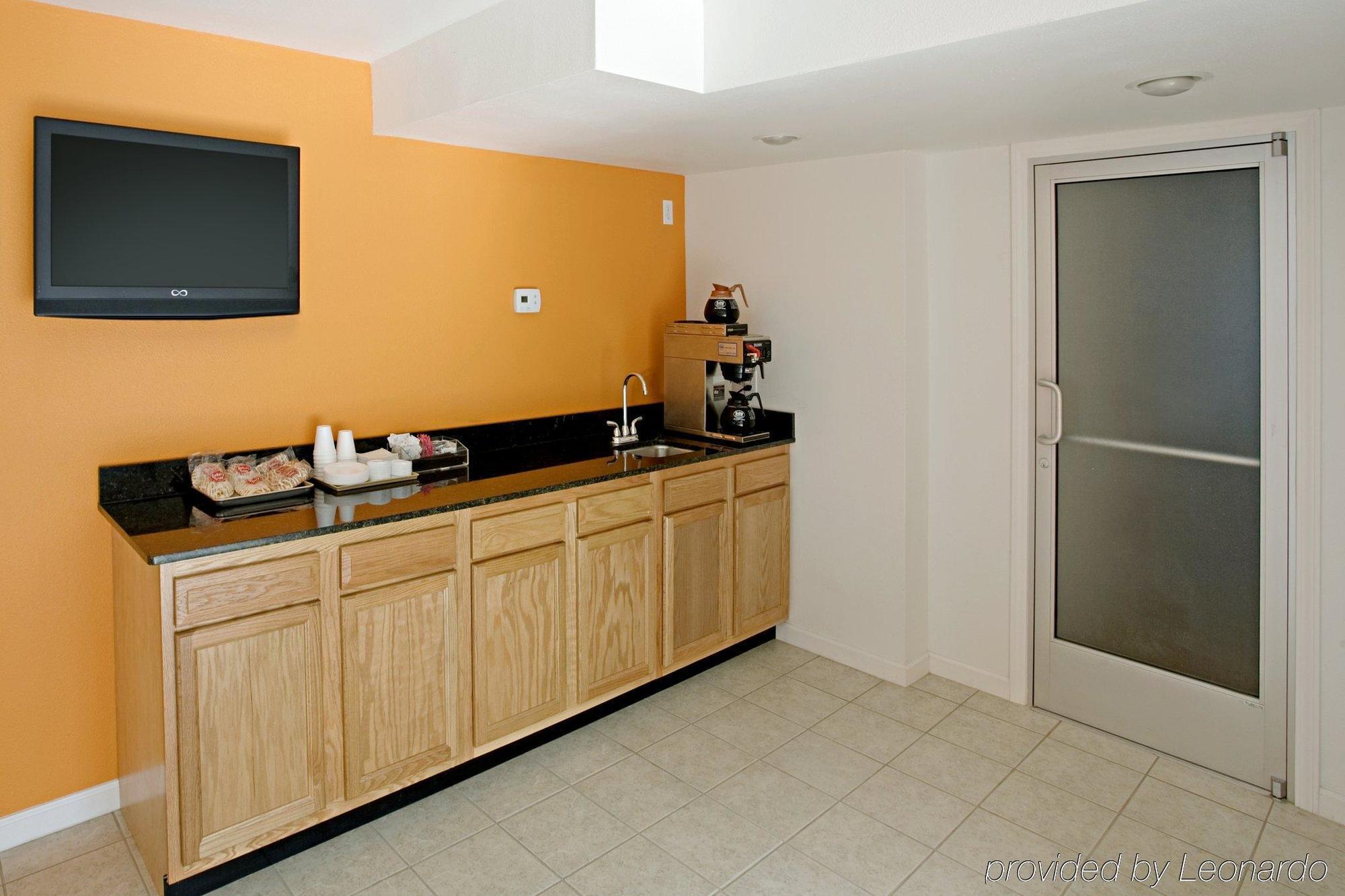 Econo Lodge Metropolis Room photo