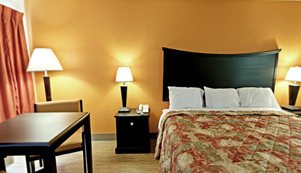 Econo Lodge Metropolis Room photo