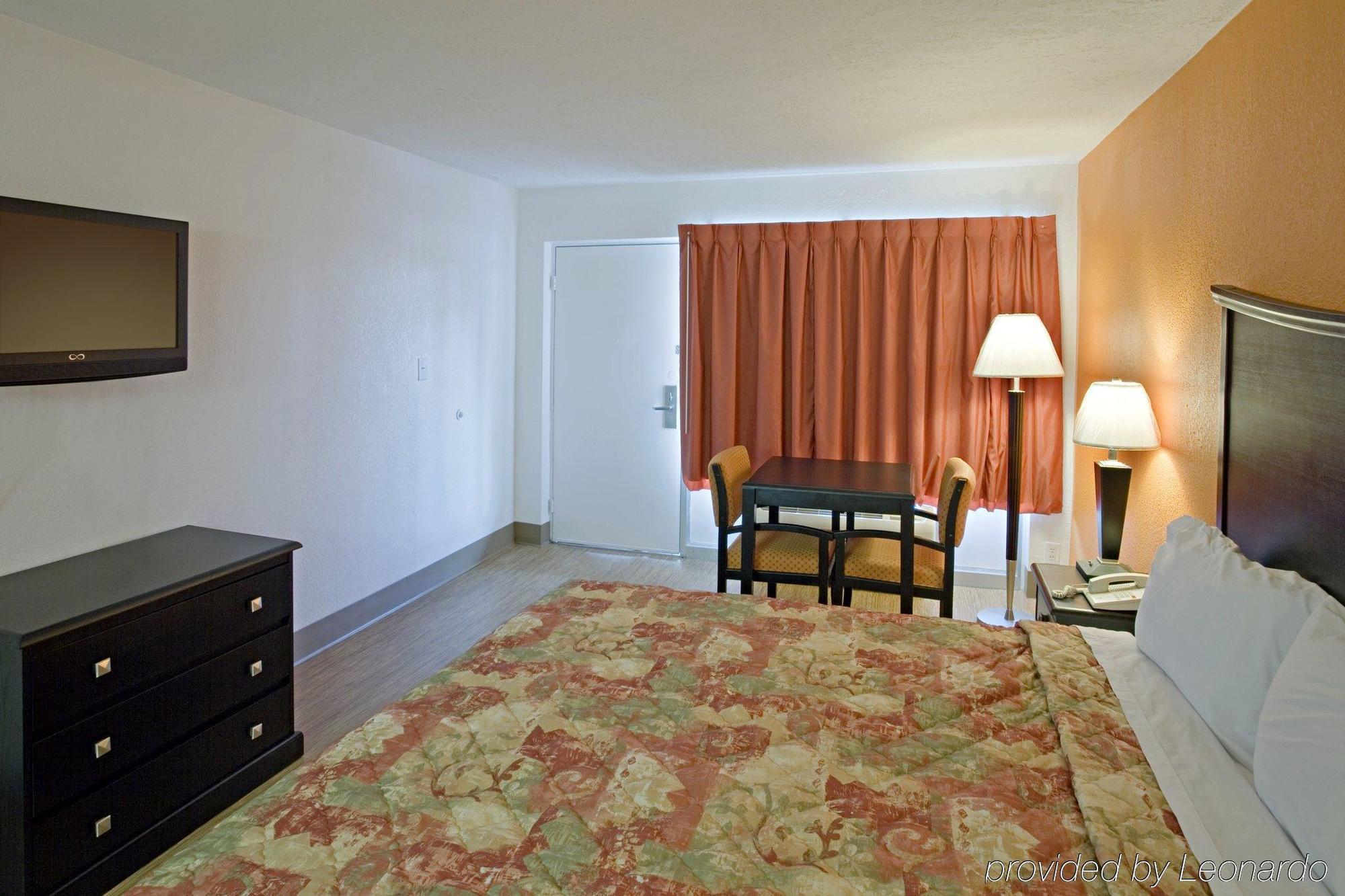 Econo Lodge Metropolis Room photo