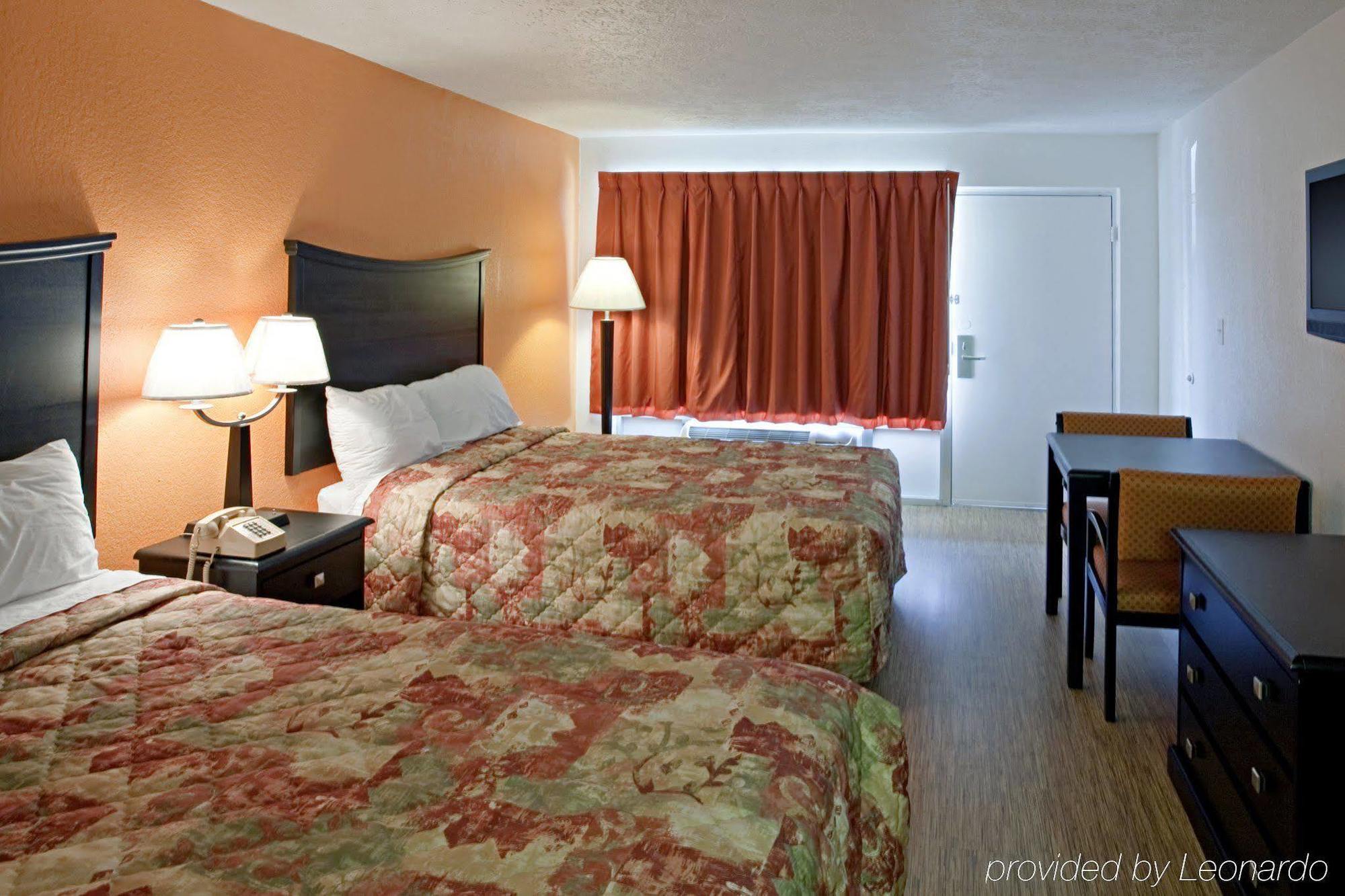 Econo Lodge Metropolis Room photo