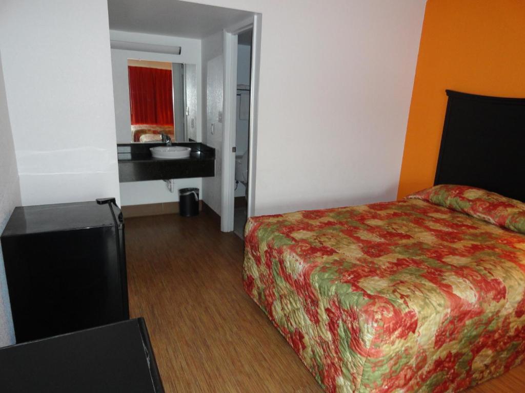 Econo Lodge Metropolis Room photo